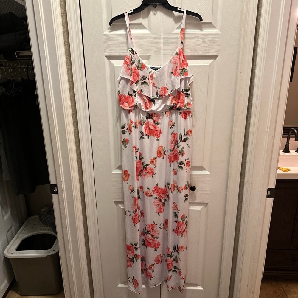 Plus size 2xl long maxi white floral dress new with tags